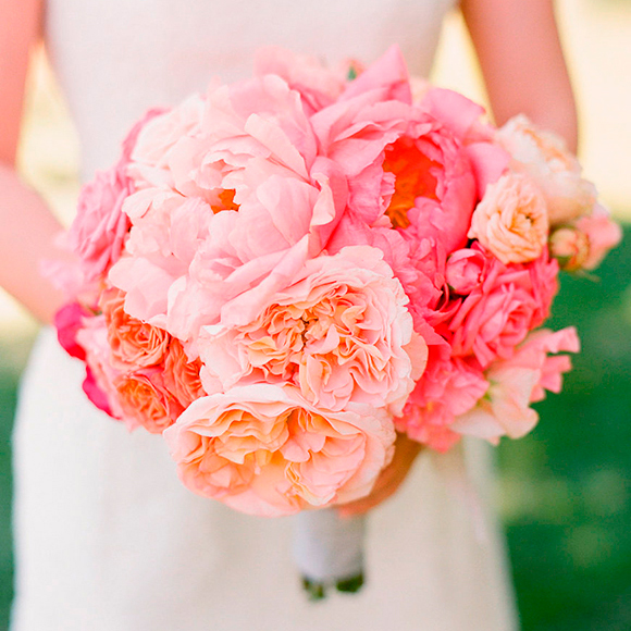 Букет невесты из пионов и садовой розы